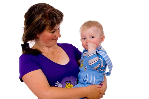 Güzel, küçük bir bebek ile anne — Stok fotoğraf
