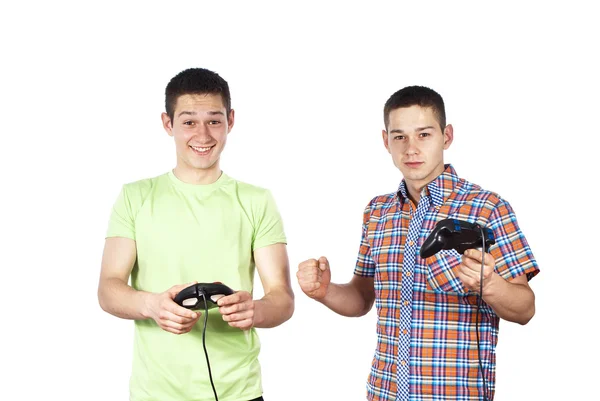 Мальчики играют в компьютерные игры — стоковое фото