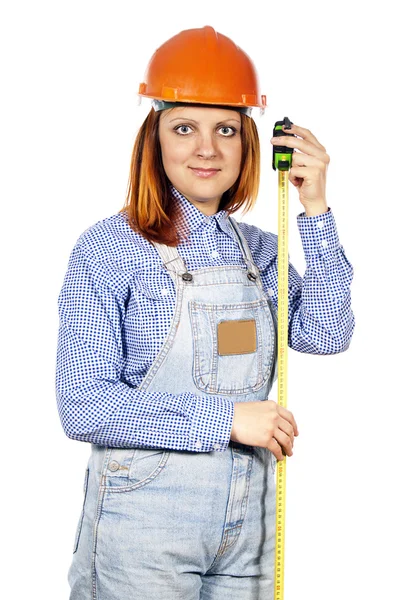 Constructor es chica en un casco y una cinta métrica —  Fotos de Stock