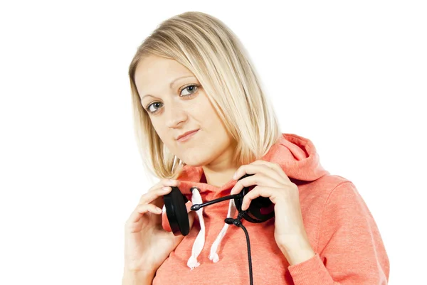 Meisje luisteren naar muziek op de hoofdtelefoon — Stockfoto