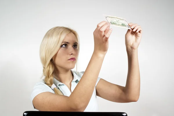 Girl with laptop considering the money — Stock Photo, Image