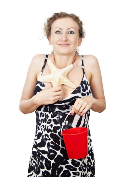 Chica con estrella de mar y cubo — Foto de Stock