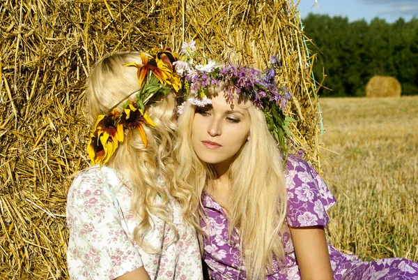 Girls near haystacks — Stock Photo, Image