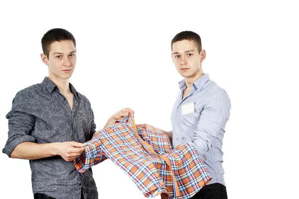 Eladó azt tanácsolja, hogy a vásárló a ruhák — Stock Fotó