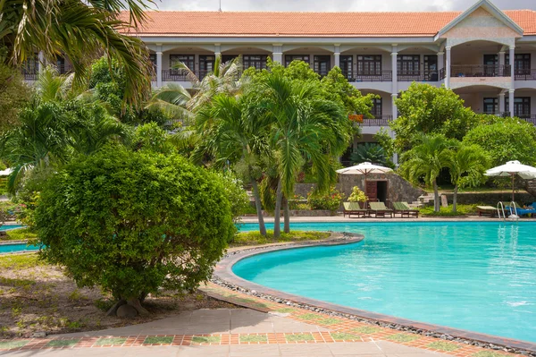 Beach hotel resort swimming pool — Stock Photo, Image