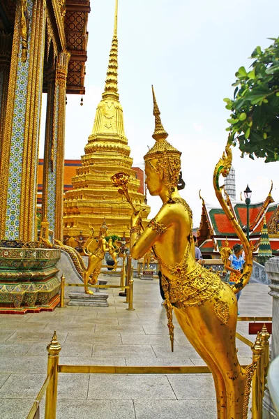 Anioły w Wat Phra Kaeo, Bangkok — Zdjęcie stockowe