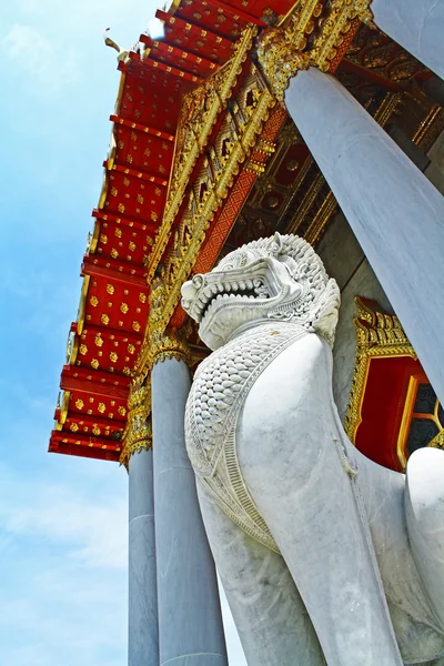 León de piedra en Wat Benchamabophit — Foto de Stock