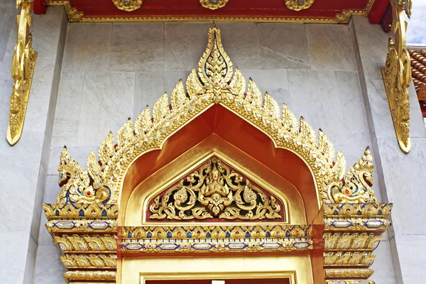 Arte tailandesa na porta — Fotografia de Stock