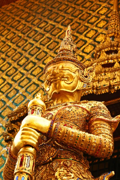 Escultura tailandesa em Wat Phra Kaeo, Bancoc — Fotografia de Stock