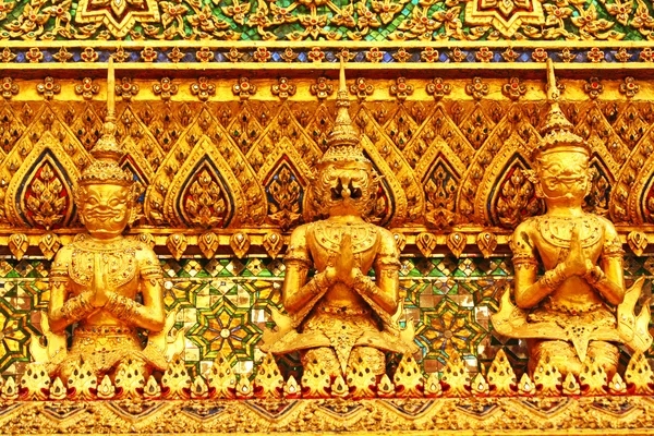 Tajski rzeźba w wat phra kaeo, bangkok — Zdjęcie stockowe