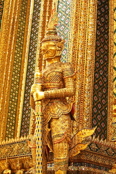 Escultura tailandesa em Wat Phra Kaeo, Bancoc — Fotografia de Stock
