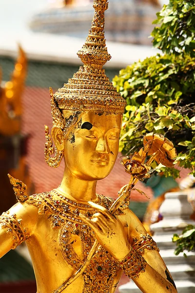 Тайська скульптури в Wat Phra Kaeo, Бангкок — стокове фото