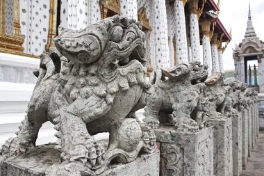 taş aslan-wat arun.