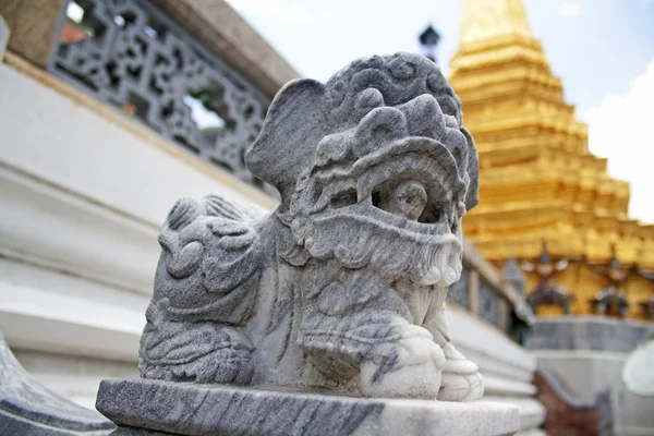 Kamienny lew w wat phra Kaew w Bangkoku. — Zdjęcie stockowe