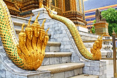 wat phra kaew, altın nagas