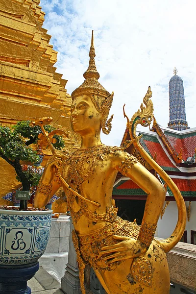 Thai sculpture at Wat Phra Kaeo, Bangkok — Stock Photo, Image