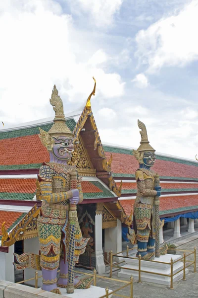 Gigante en Wat Phra Kaew, Bangkok . — Foto de Stock