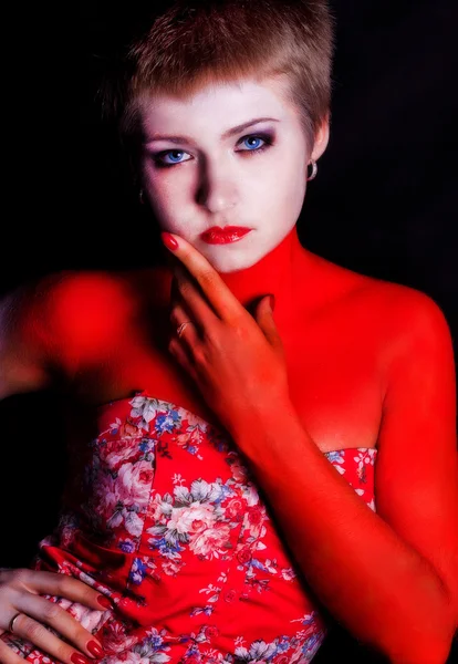 Chica con la piel roja — Foto de Stock