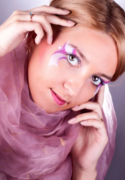 Flicka med rosa visage — Stockfoto