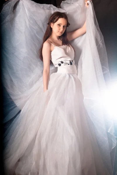 Mooi meisje in een prachtige fairy jurk — Stockfoto