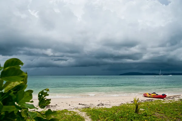 Tropical beach and storm sky — Stock Photo, Image