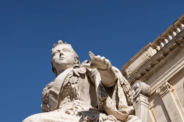 女王のビクトリア彫像 — ストック写真
