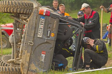 Off-Road araç yan ters