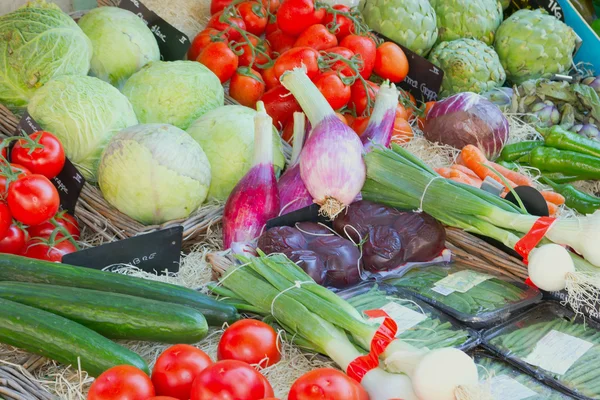 Sebzeler pazarda satışa hazır — Stok fotoğraf