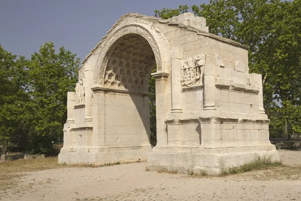 Triumphal arch in Glanum. — Stock Photo, Image