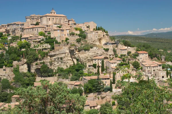Vista geral da aldeia montanhosa de Gordes . — Fotografia de Stock