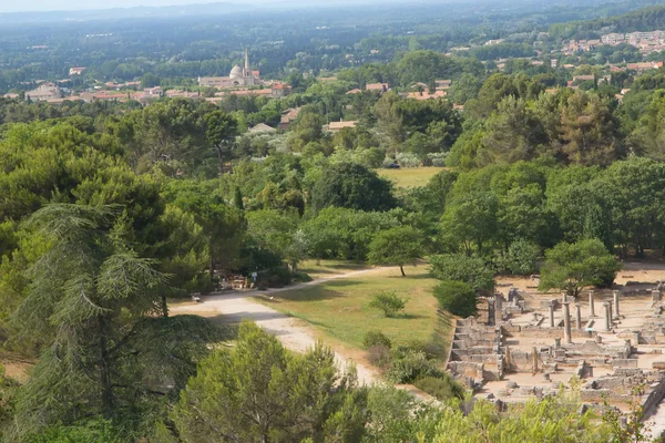 General view of Glanum and St. Remy de Provence — Stock Photo, Image