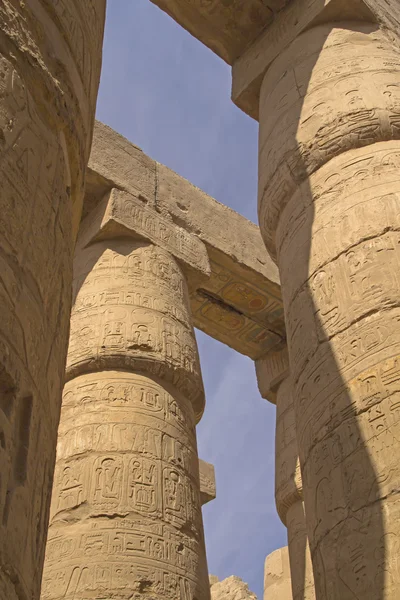Kolumny z świątynie w Karnak (Egipt) — Zdjęcie stockowe