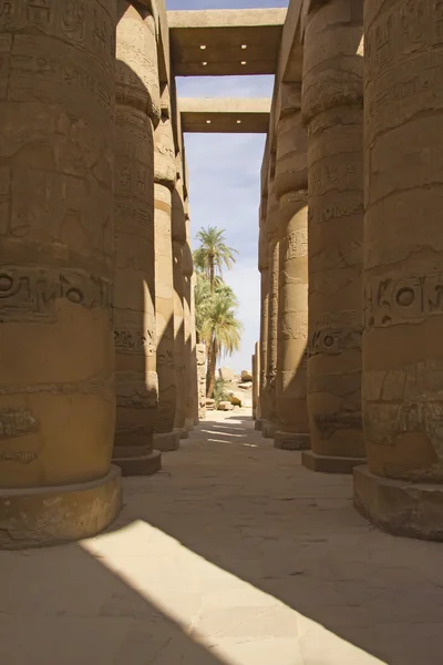 Kolommen van de tempels van Karnak (Egypte) — Stockfoto