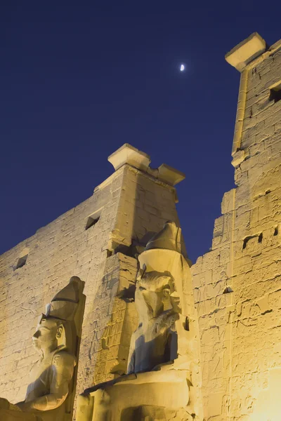 Nocny widok świątynia w Luksorze (Egipt) — Zdjęcie stockowe
