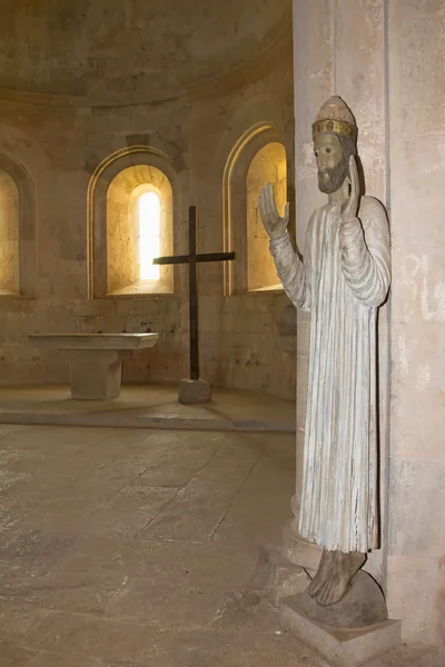 Интерьер аббатства Тороне в Провансе (Франция) ) — стоковое фото