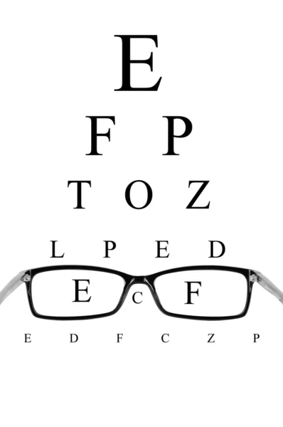 Reading eyeglasses and eye chart — Stock Photo, Image