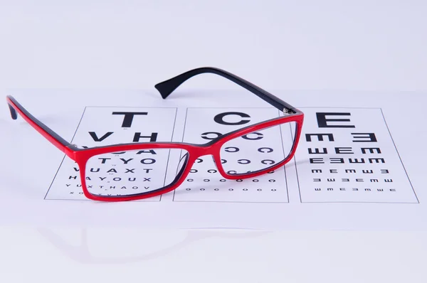 Óculos de leitura e gráfico ocular — Fotografia de Stock