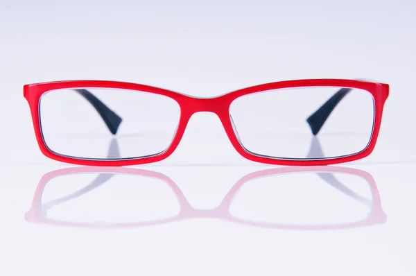 Lendo óculos vermelhos — Fotografia de Stock