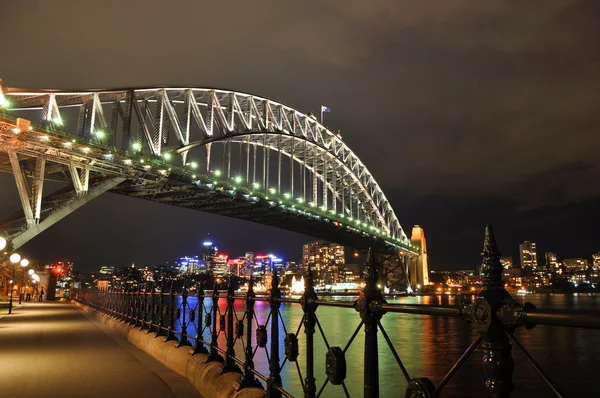 Sidney liman Köprüsü ve merkezi iş bölgesi — Stok fotoğraf