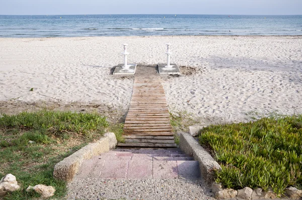 Sentiero di accesso in legno alla spiaggia — Foto Stock