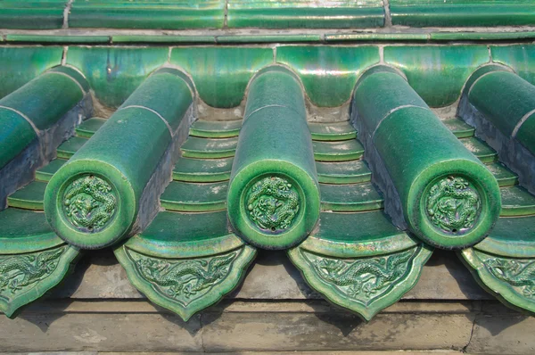 Πράσινα κεραμίδια με λεπτομέρεια δράκος, ναός του ουρανού, Πεκίνο — Φωτογραφία Αρχείου