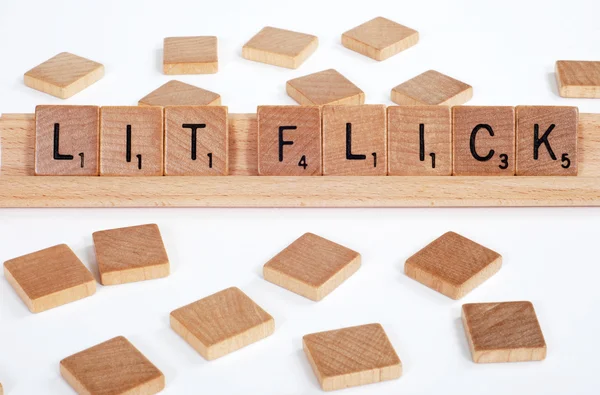 'Lit Flick' soletrado com telhas Scrabble — Fotografia de Stock
