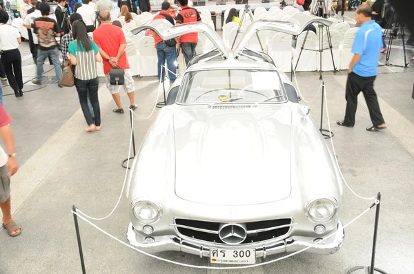 THAÏLANDE BANGKOK -JUIN 20 : Le 36 e Concours de voitures anciennes, beaucoup de voitures anciennes ont été présentées pour thaï, Juin 21-26 2012 dans Future Park Rangsit — Photo