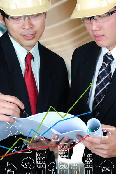 Dos ingenieros asiáticos discutieron —  Fotos de Stock