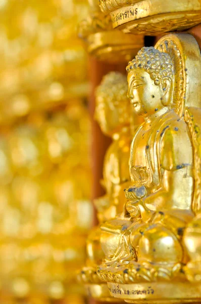 Thajská socha Buddhy zlatá. — Stock fotografie