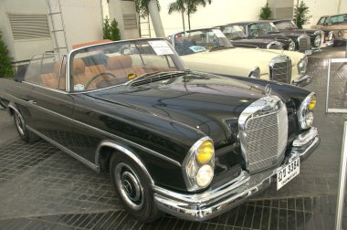 o 36 inci eski model araba concours