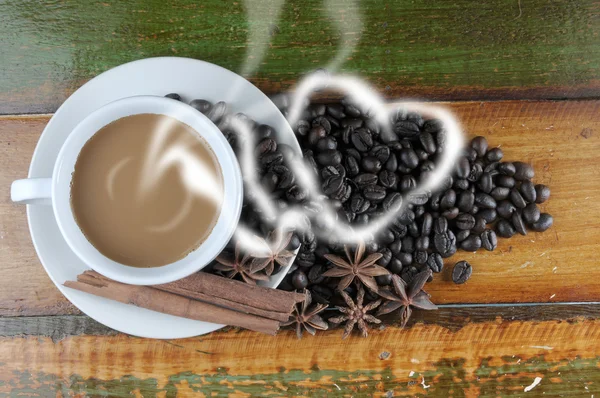 Падение чашки кофе — стоковое фото