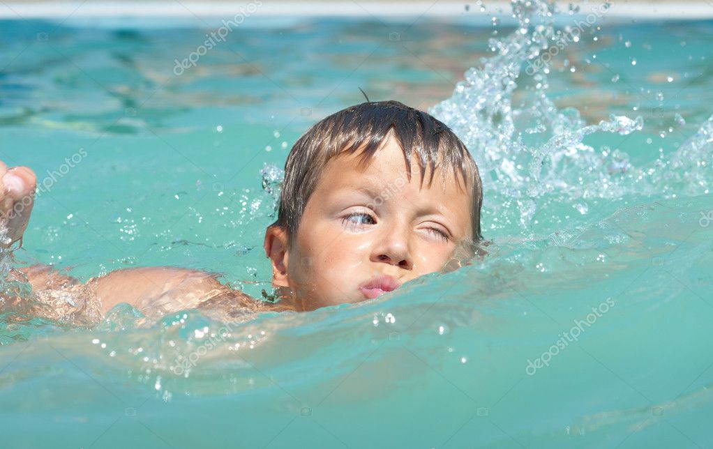 Little boy swimming — Stock Photo © fotokostic #11603450