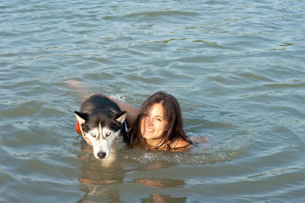 Girl with Husky dog — Stock Photo, Image