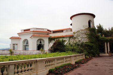 inanılmaz lüks villa bahçeleri ile